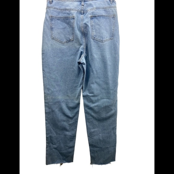 PrettyLittleThings SZ 8 High Rise Straight Leg LightWash Raw Edge Jeans Pant NEW - Picture 9 of 12